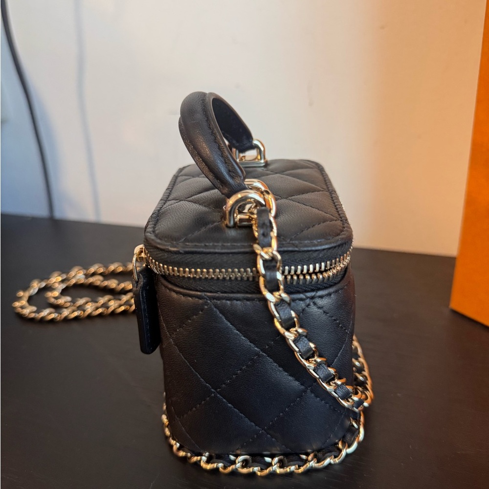 CHANEL Small Vanity With Chain - Picture 4 of 8